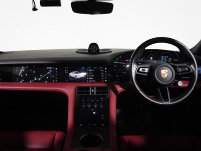صورة 11 لـ 2021 Porsche TAYCAN