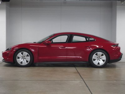 صورة 3 لـ 2021 Porsche TAYCAN