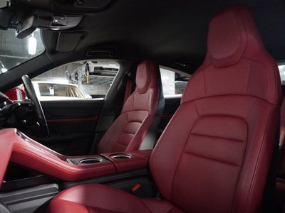 صورة 16 لـ 2021 Porsche TAYCAN