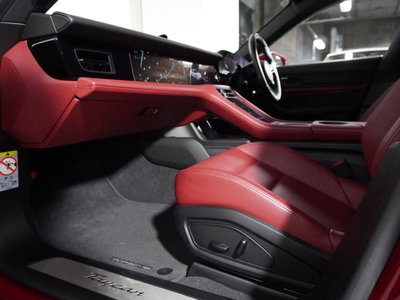 صورة 15 لـ 2021 Porsche TAYCAN