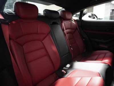 صورة 17 لـ 2021 Porsche TAYCAN