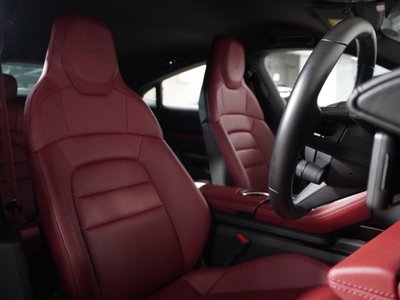 صورة 10 لـ 2021 Porsche TAYCAN