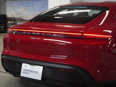 صورة 8 لـ 2021 Porsche TAYCAN