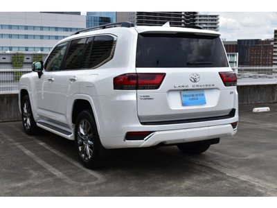 TOYOTA LAND CRUISER 300 - 8