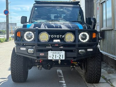 TOYOTA LAND CRUISER 70 - 2