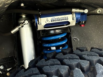 TOYOTA LAND CRUISER 70 - 9