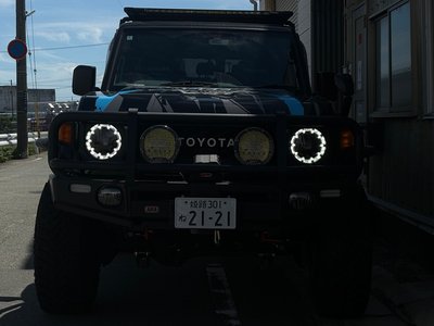TOYOTA LAND CRUISER 70 - 5