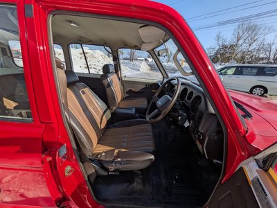 TOYOTA LAND CRUISER 60 - 8