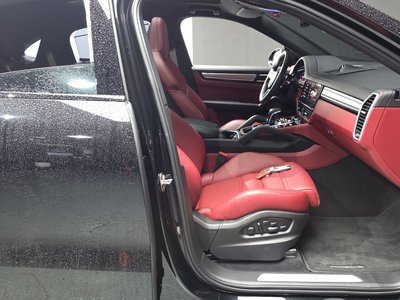 2023 Porsche CAYENNE photo 10