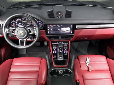 2023 Porsche CAYENNE photo 5