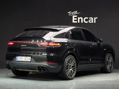 2023 Porsche CAYENNE photo 3