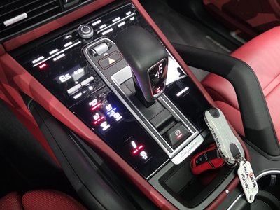 2023 Porsche CAYENNE photo 9