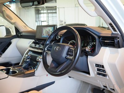 TOYOTA LAND CRUISER 300 - 9