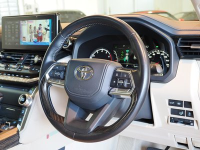 TOYOTA LAND CRUISER 300 - 8