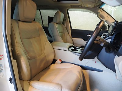 TOYOTA LAND CRUISER 300 - 10