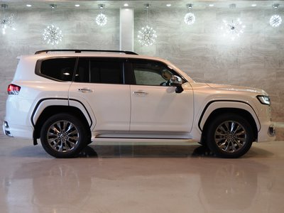 TOYOTA LAND CRUISER 300 - 7