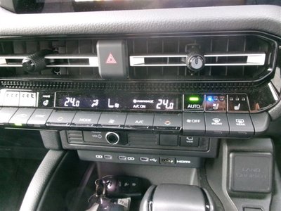 TOYOTA LAND CRUISER 250 - 7