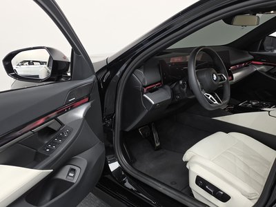 2025 BMW 5 SERIES — миниатюра 13