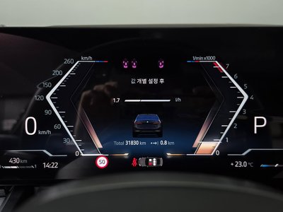 2025 BMW 5 SERIES — миниатюра 11