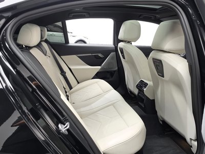 2025 BMW 5 SERIES — миниатюра 17