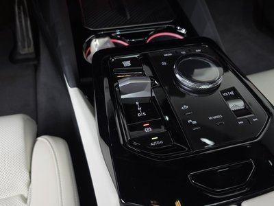 2025 BMW 5 SERIES — миниатюра 12
