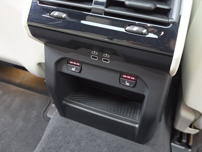 2025 BMW 5 SERIES — миниатюра 35