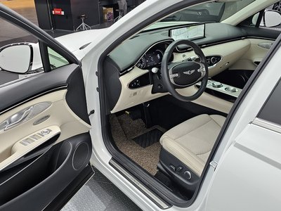 2024 Genesis GV70 photo 10