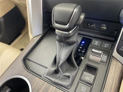 2024 Toyota LAND CRUISER 300 — миниатюра 12