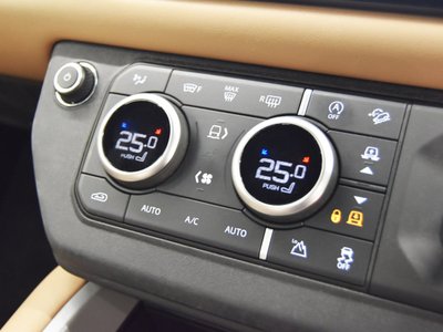 صورة مصغرة 15 لـ 2025 LAND Rover DEFENDER