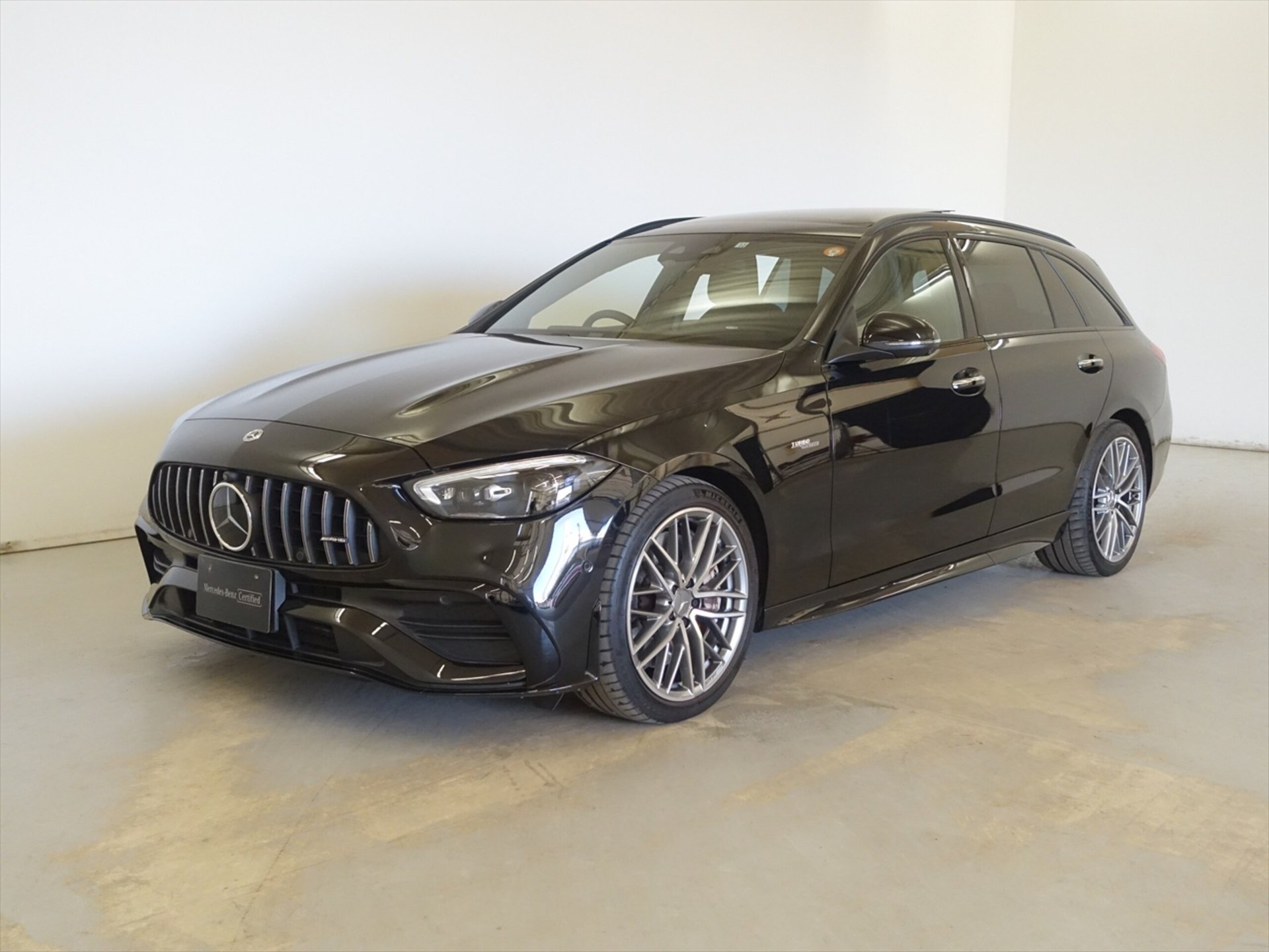 MERCEDES-BENZ C-CLASS WAGON AMG - View 1