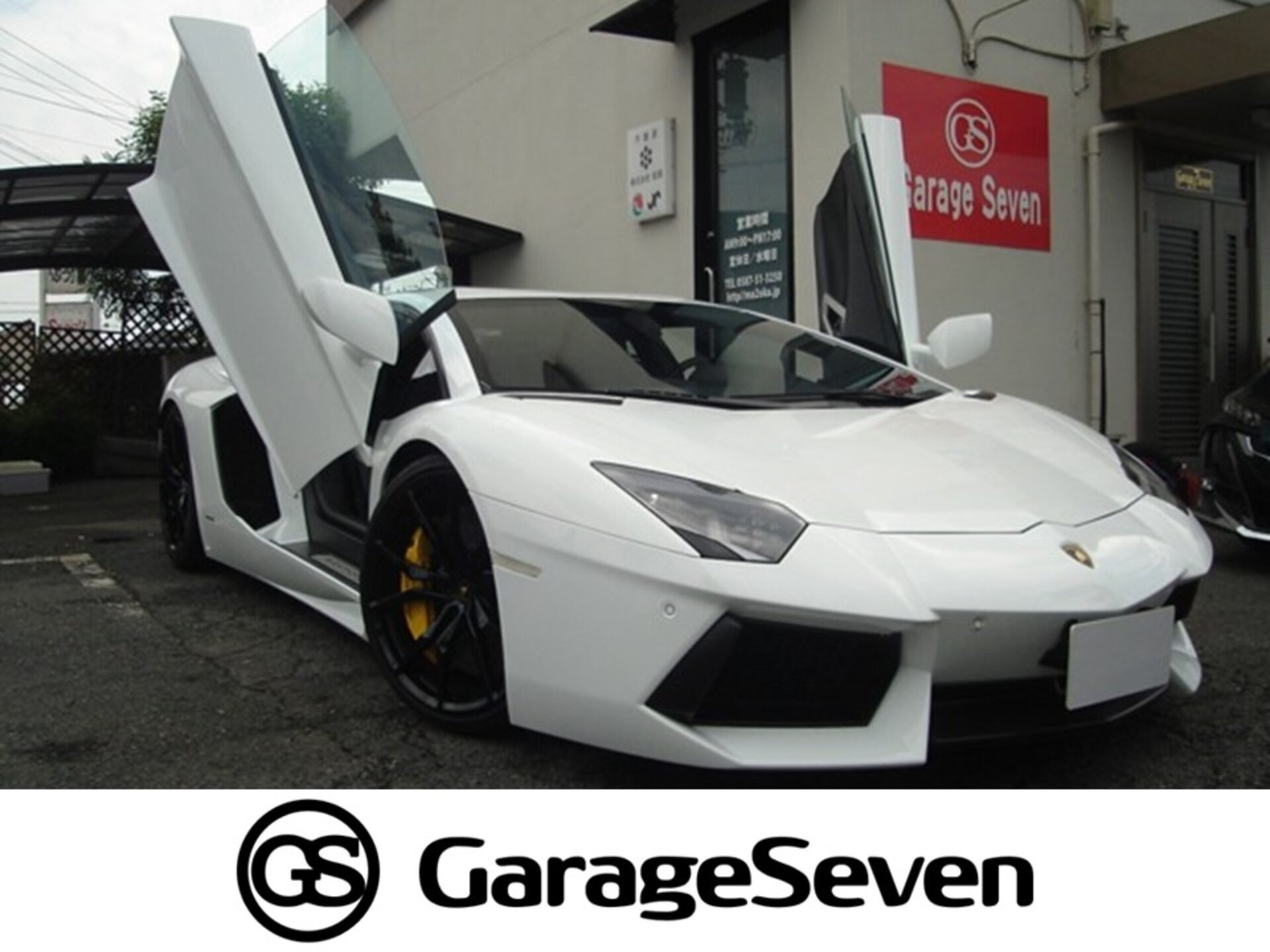 LAMBORGHINI AVENTADOR - View 1