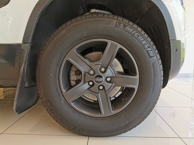 LAND ROVER DEFENDER - 9