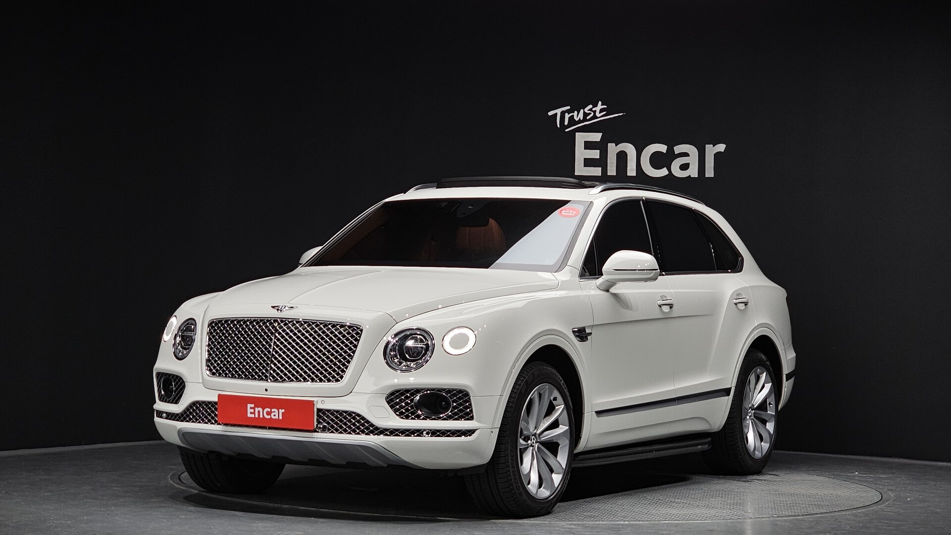 BENTLEY BENTAYGA - View 1