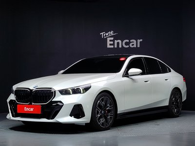 2025 BMW 5 SERIES — фото 1