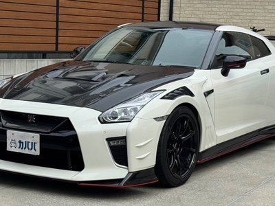 NISSAN GT-R - 1
