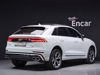 AUDI Q8 - 3