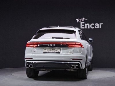 AUDI Q8 - 4