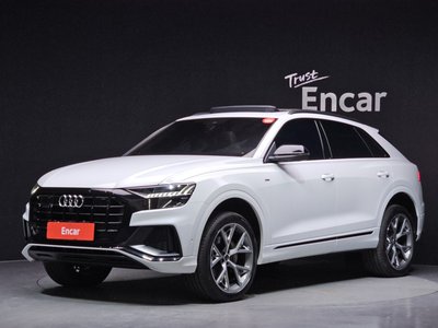 AUDI Q8 - 1