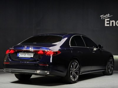 MERCEDES-BENZ E-CLASS - 4