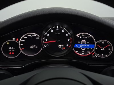 PORSCHE PANAMERA - 8