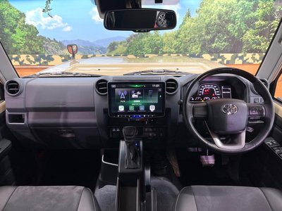 TOYOTA LAND CRUISER 70 - 2