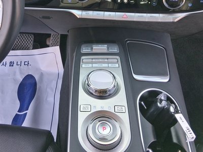 صورة 9 لـ 2021 Genesis GV70
