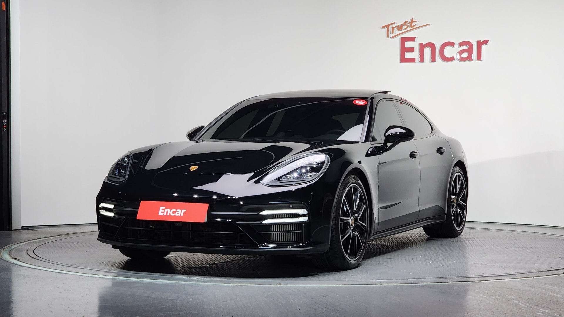 PORSCHE PANAMERA - View 1