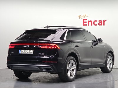 AUDI Q8 - 3