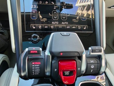 LAMBORGHINI URUS - 10