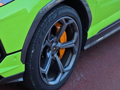 LAMBORGHINI URUS - 6