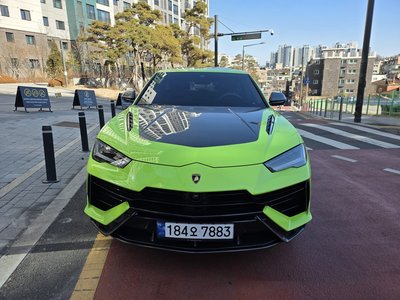 LAMBORGHINI URUS - 2