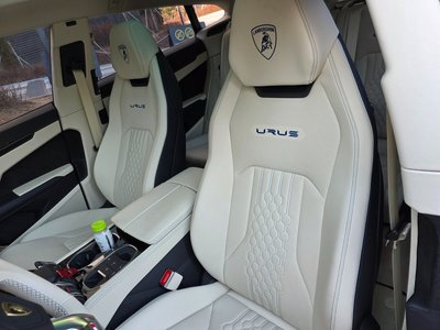 LAMBORGHINI URUS - 7