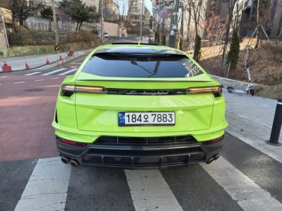 LAMBORGHINI URUS - 3