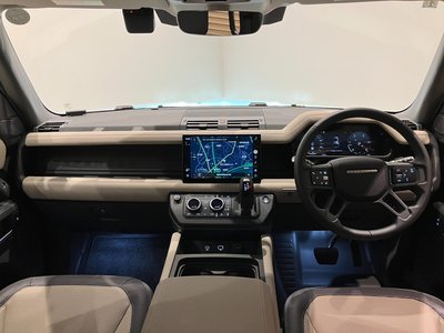 LAND ROVER DEFENDER - 9